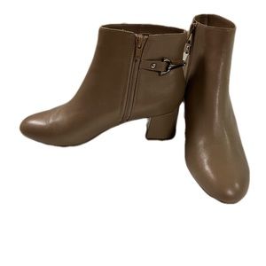 Bandolino Womens Masie Cushioned Footbed Block Heel Ankle Boots Shoes BHFO 4394